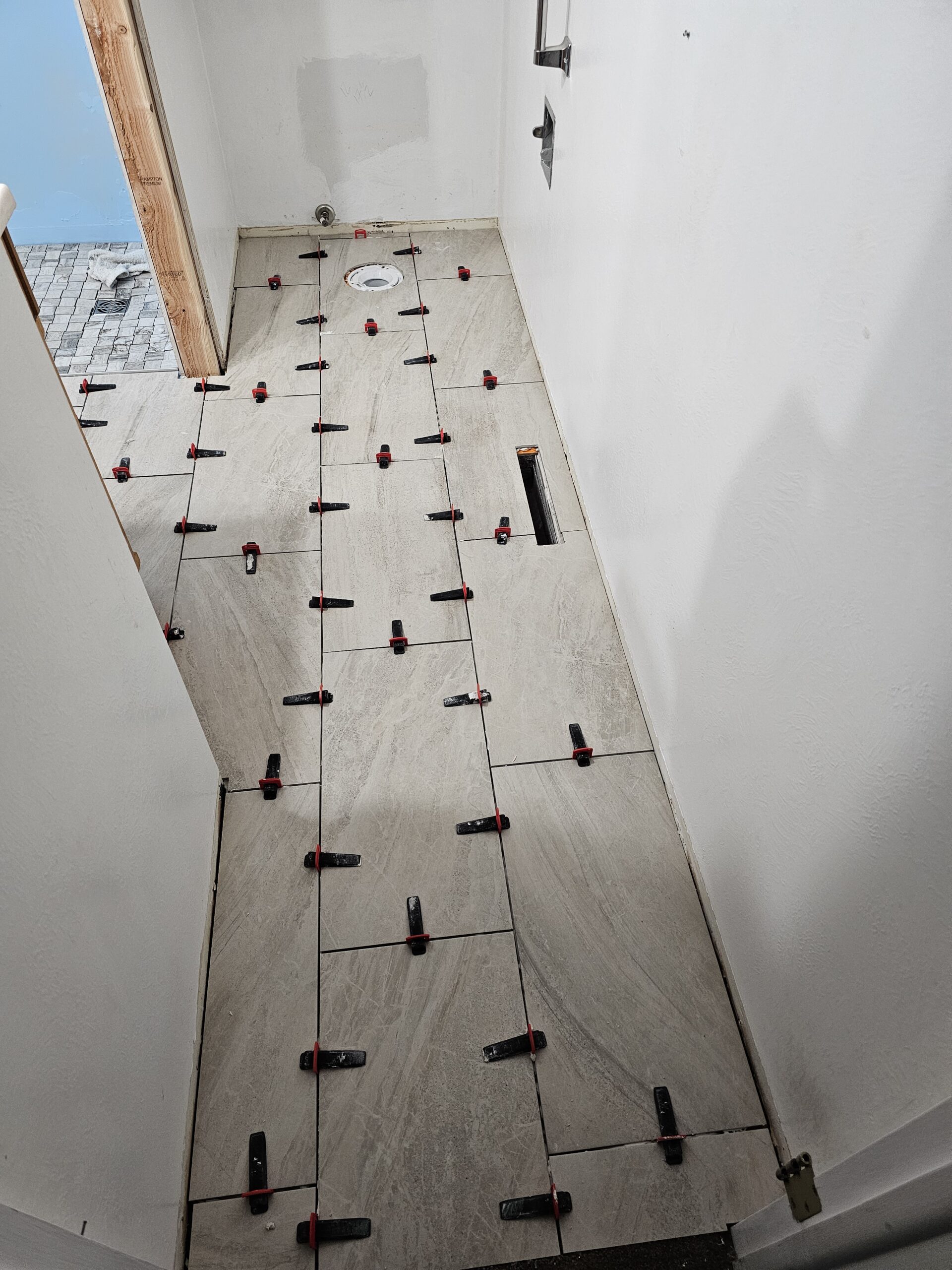 Tile floor with heated floor system